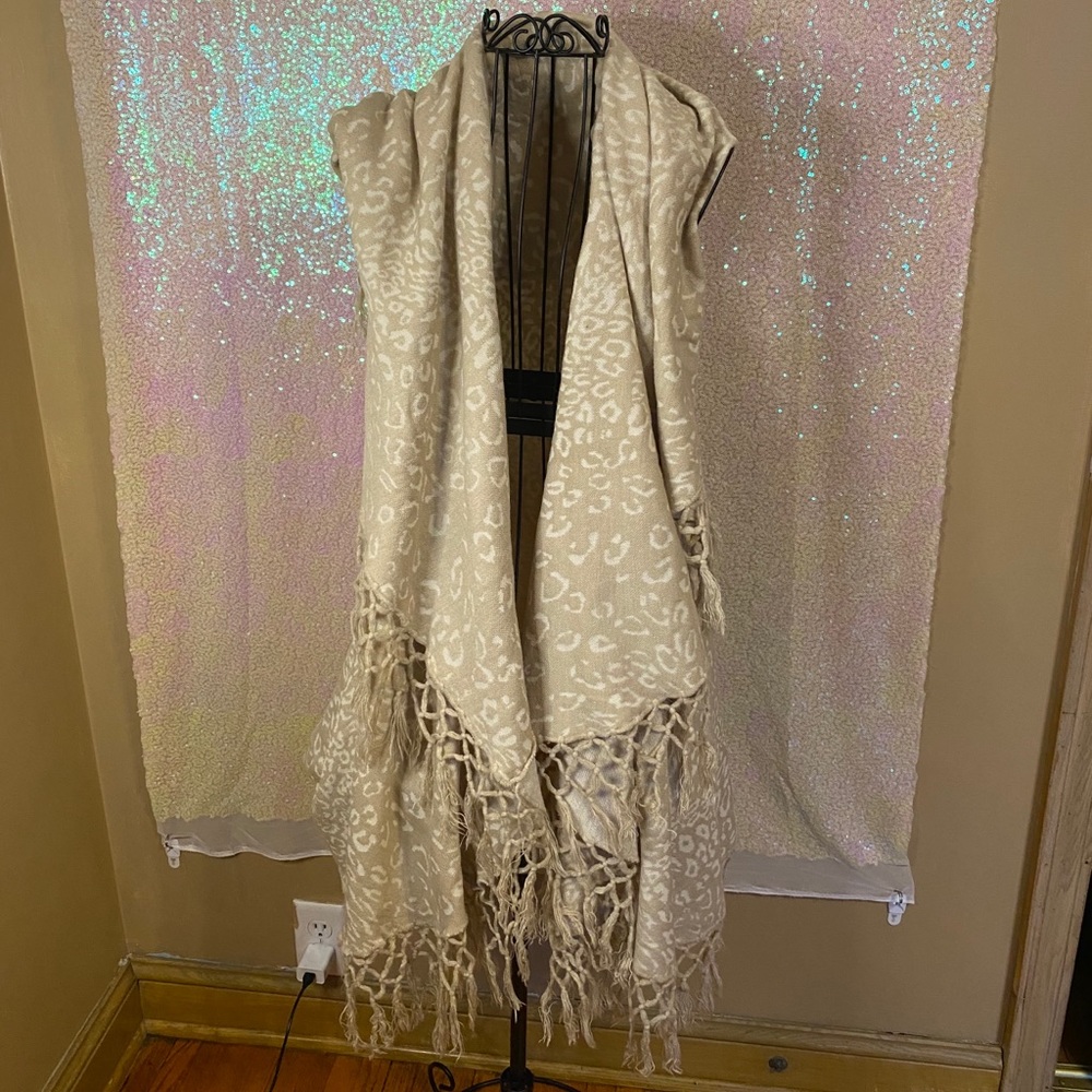 COPY - Lé Rumi cream leopard print cardigan